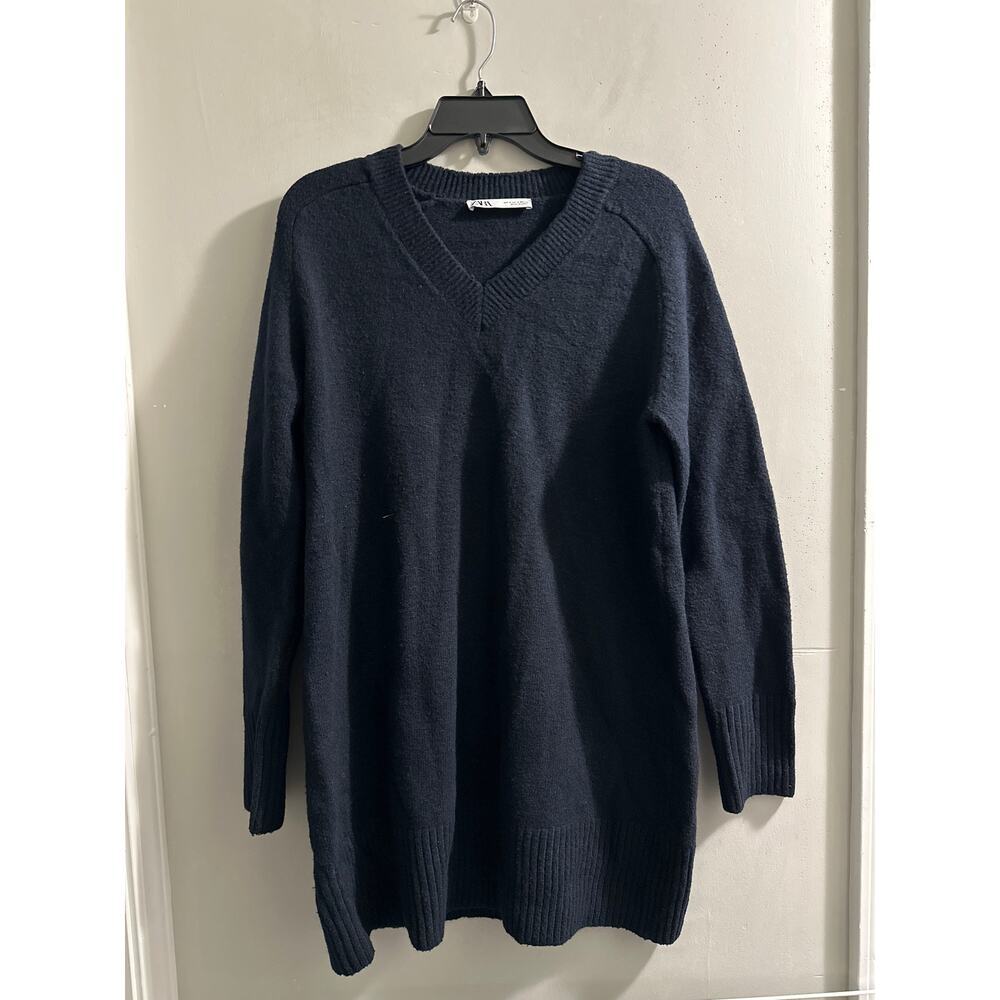 Zara navy v neck sweater size‎ Small